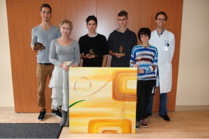 Die Schüler des Christian-Ernst-Gymnasiums Erlangen benutzten helle und freundliche Farben bei der Gestaltung ihrer Kunstwerke für die Palliativstation. Foto: Uni-Klinikum Erlangen