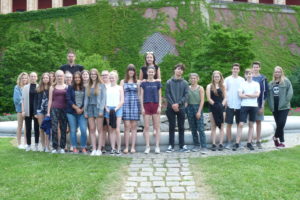 Gruppenbild CEG Schüler im Landtag 2017