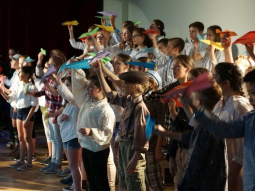 Kinder des Monsieur Mathieu (Musik- und Theaterprojekt der Klassen 5ad – Juli 2018)