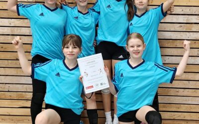 Volleyball-Mädchenmannschaft des CEG erneut Stadtmeister!