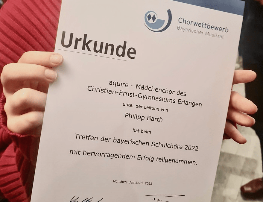 Mädchenchor mit „hervorragendem Erfolg“ beim Bayerischen Schulchortreffen – mit Weiterleitung zum Deutschen Chorwettbewerb!