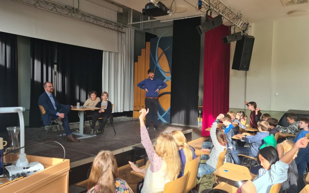 Demokratie-Detektive erforschen Erlangens Politik