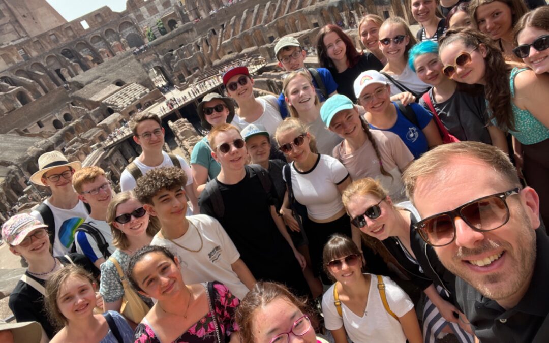Dum Colosseum stabit, stabit et Roma