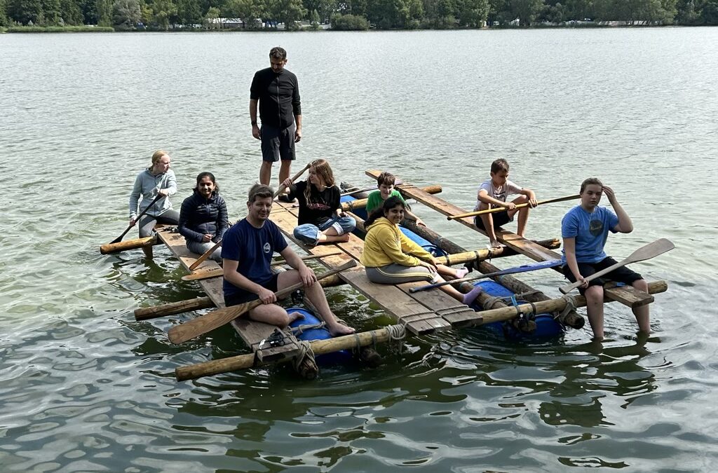 Wahlfach Jugend forscht: Floßbau am Dechsendorfer Weiher